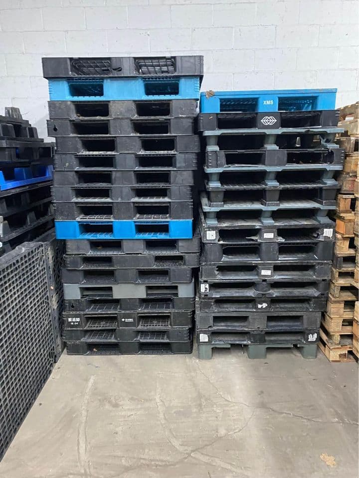 Used 48" x 40" CBA Plastic Pallets - Missoula MT 59801