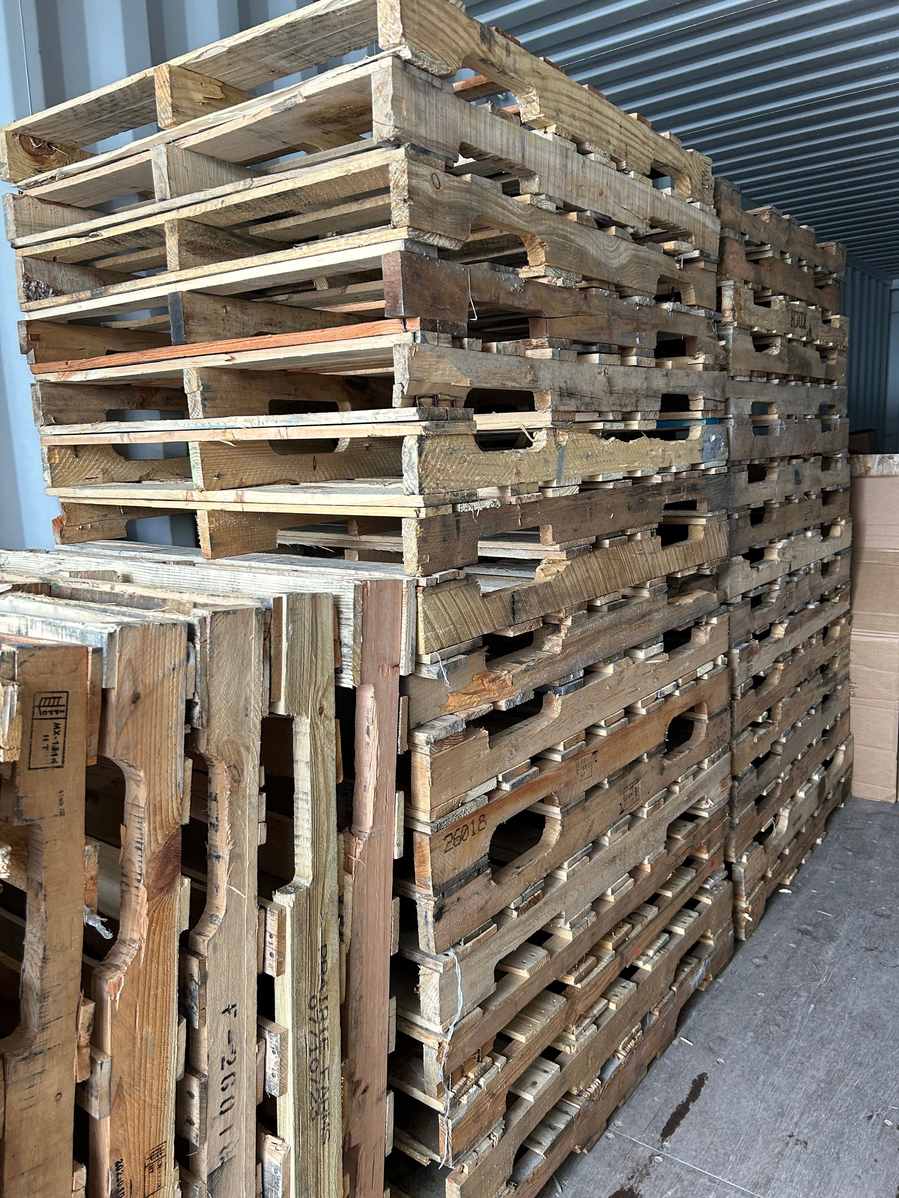 Full Trailer of Grade B 48 x 40 Wood Pallets - Zanesville OH 43701