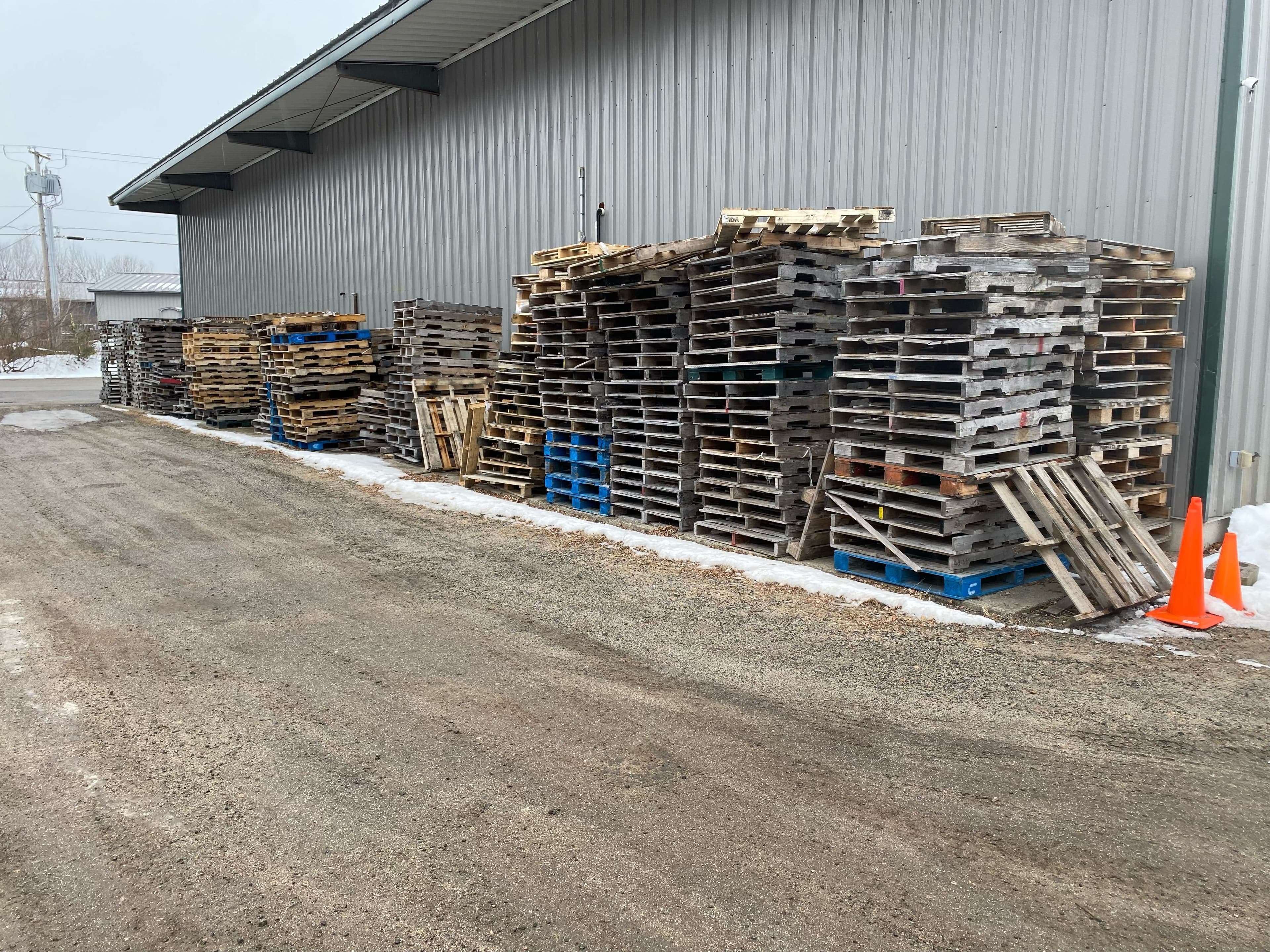 Used 40x48 Wooden Pallets - Manchester, NH 03103 