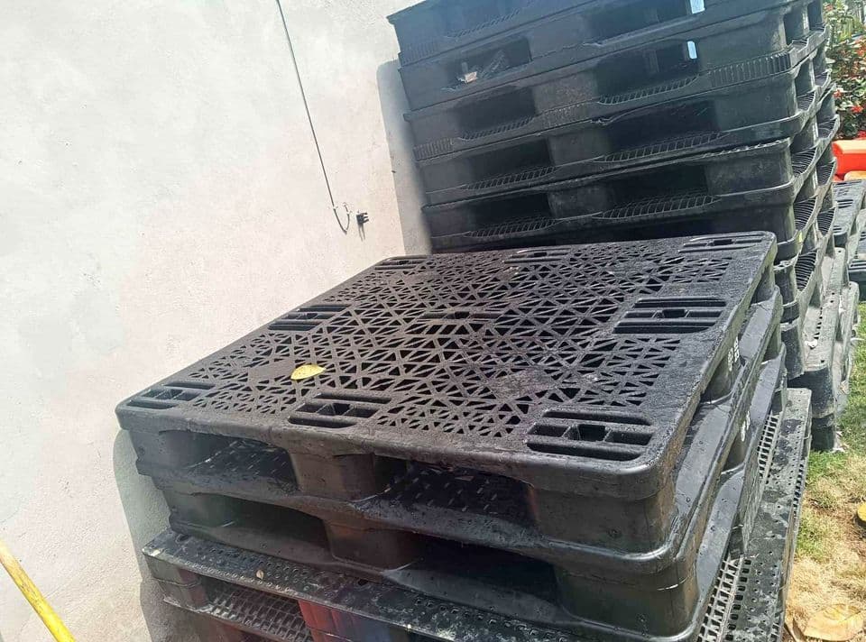 Stackable 43 x 43 Plastic Pallets - Massillon OH 44646