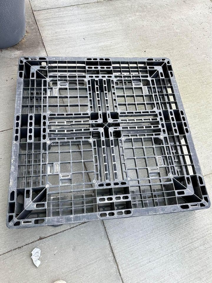 48 × 40 CBA Plastic Pallets - Hartford CT 06106