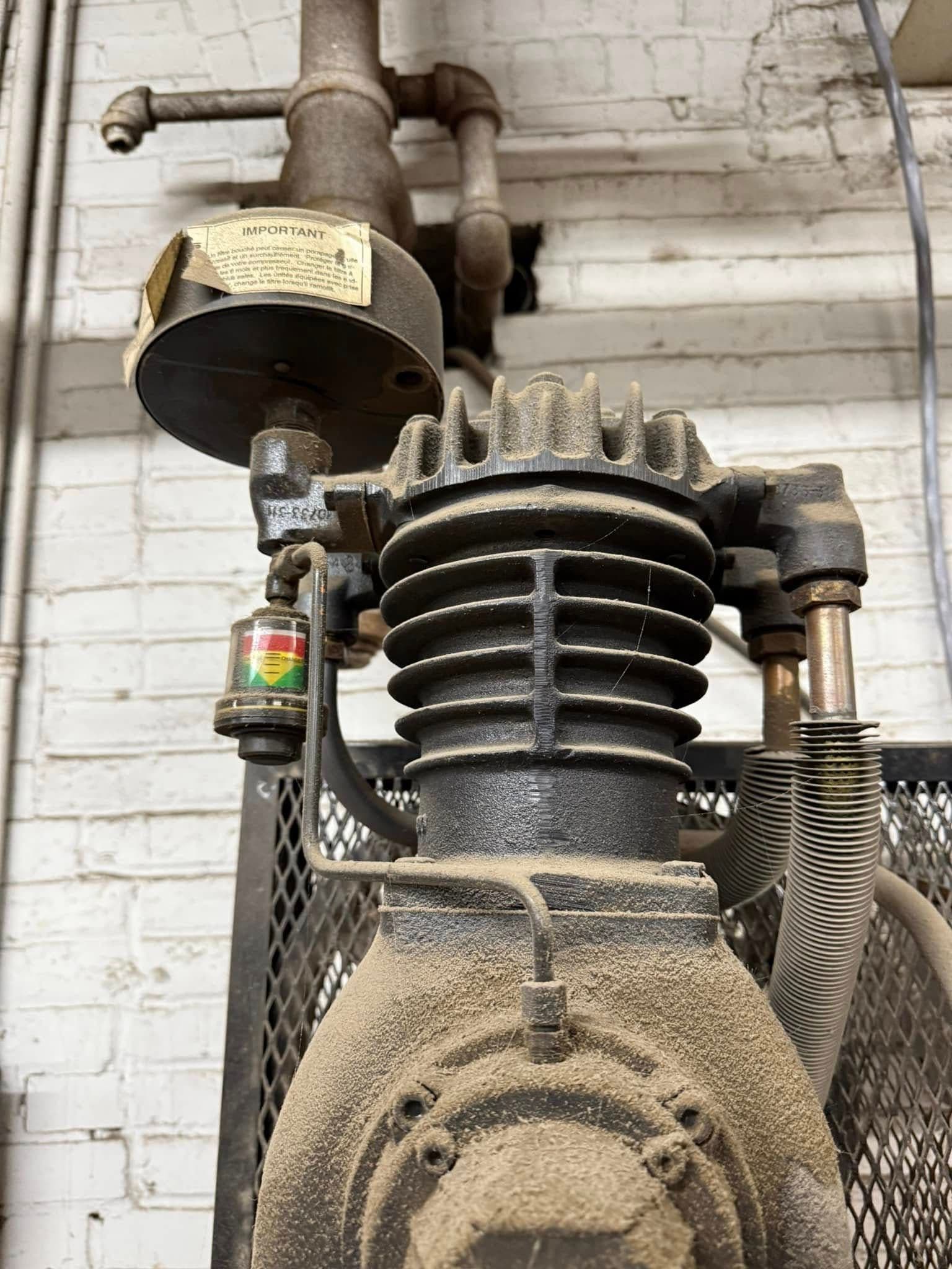 3 Phase stand up air compressor 80 gallon tank - St Louis, MO