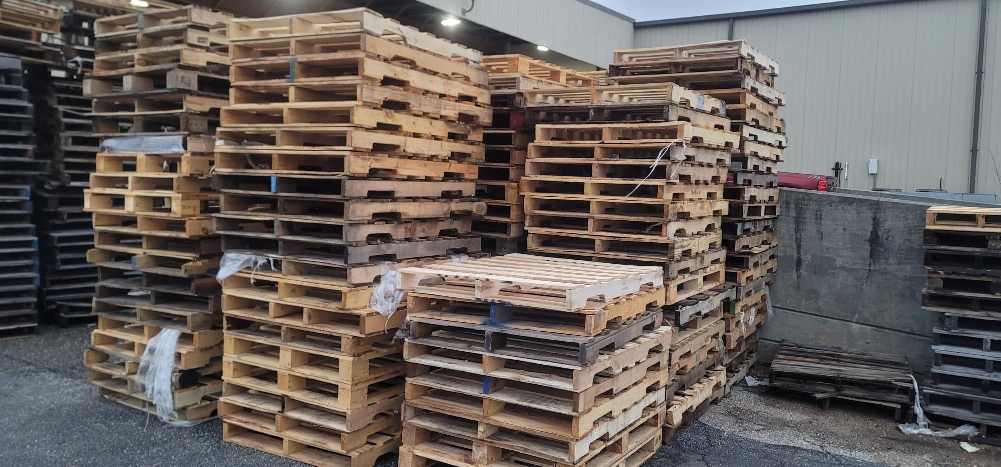 Used 40x48 Wooden Pallets - Loxley, AL 36535