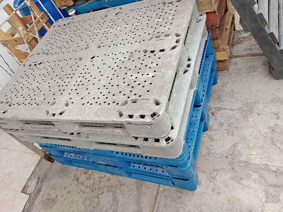 48 x 40 Stackable Gray Plastic Pallets - Londonderry NH 03053