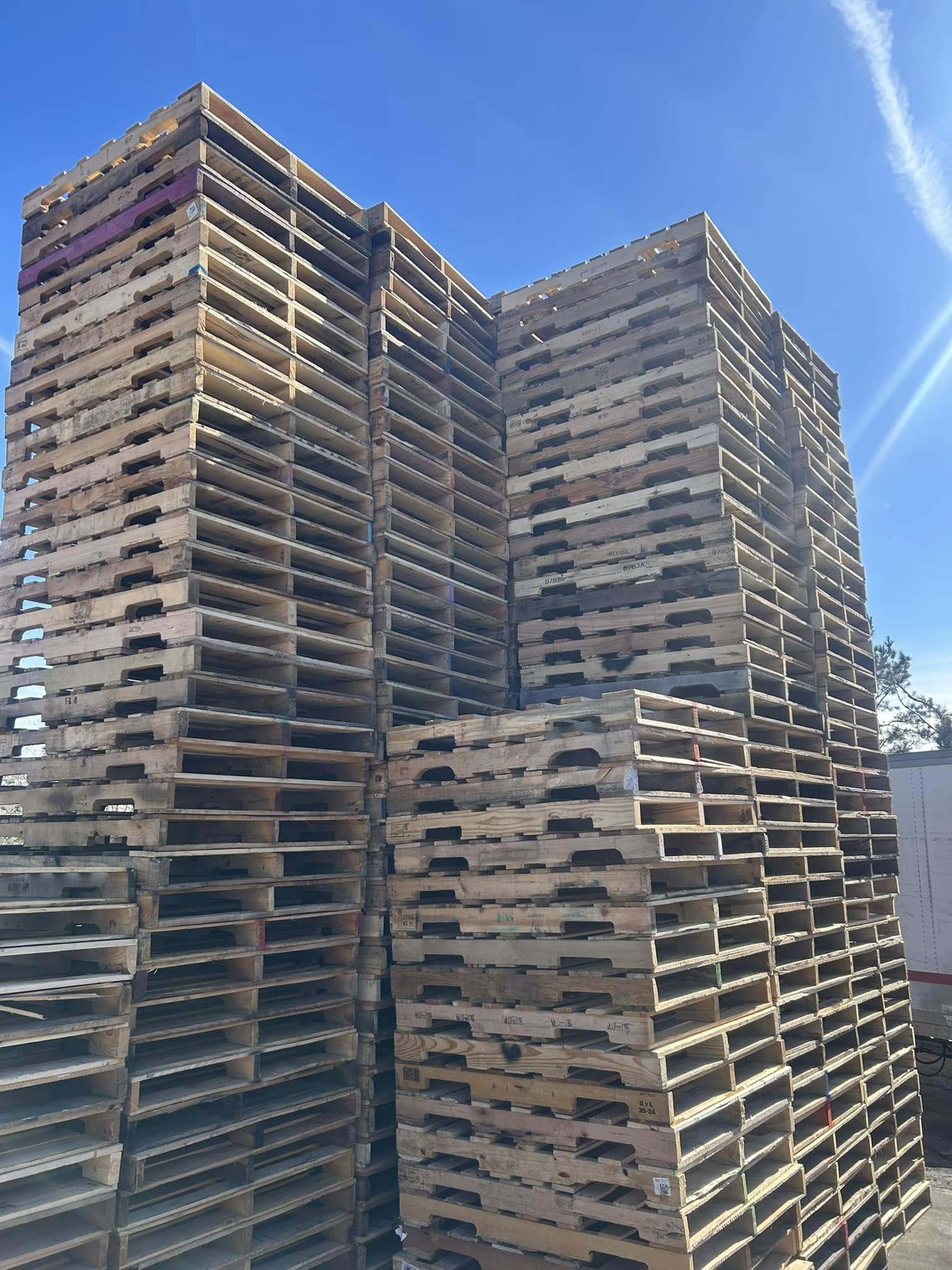 48 x 40 Used White Wood Pallets - Sheboygan, WI 53081
