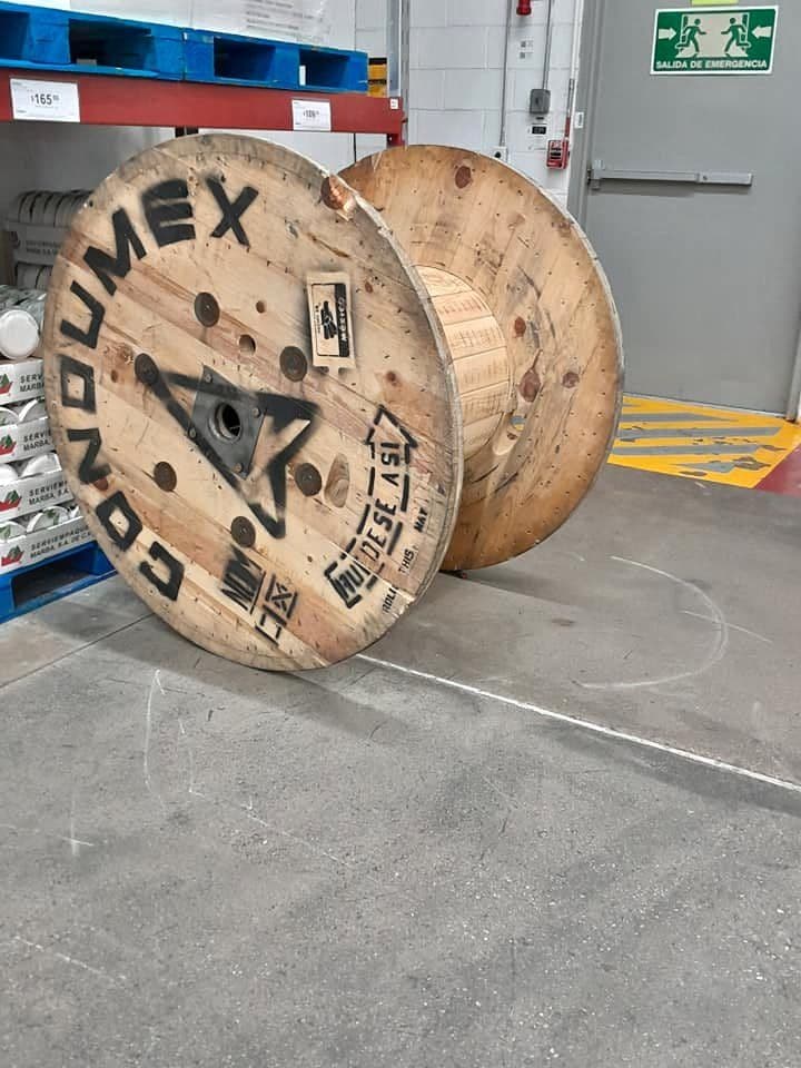 Large Wooden Spools - Zanesville, OH 43701