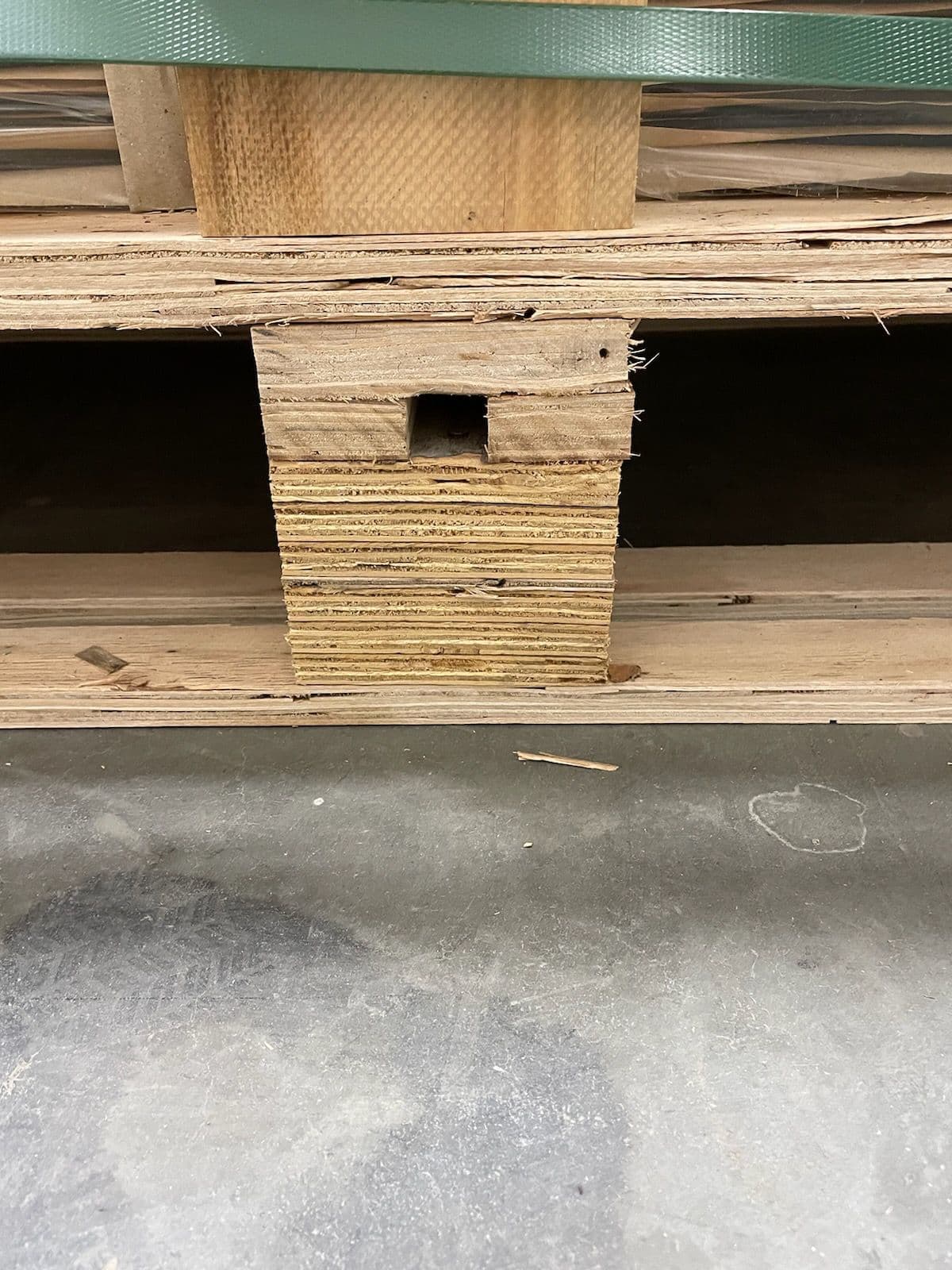 Used 100 x 49 x 6 Large Glass Pallets - Mountain Iron, MN  55768