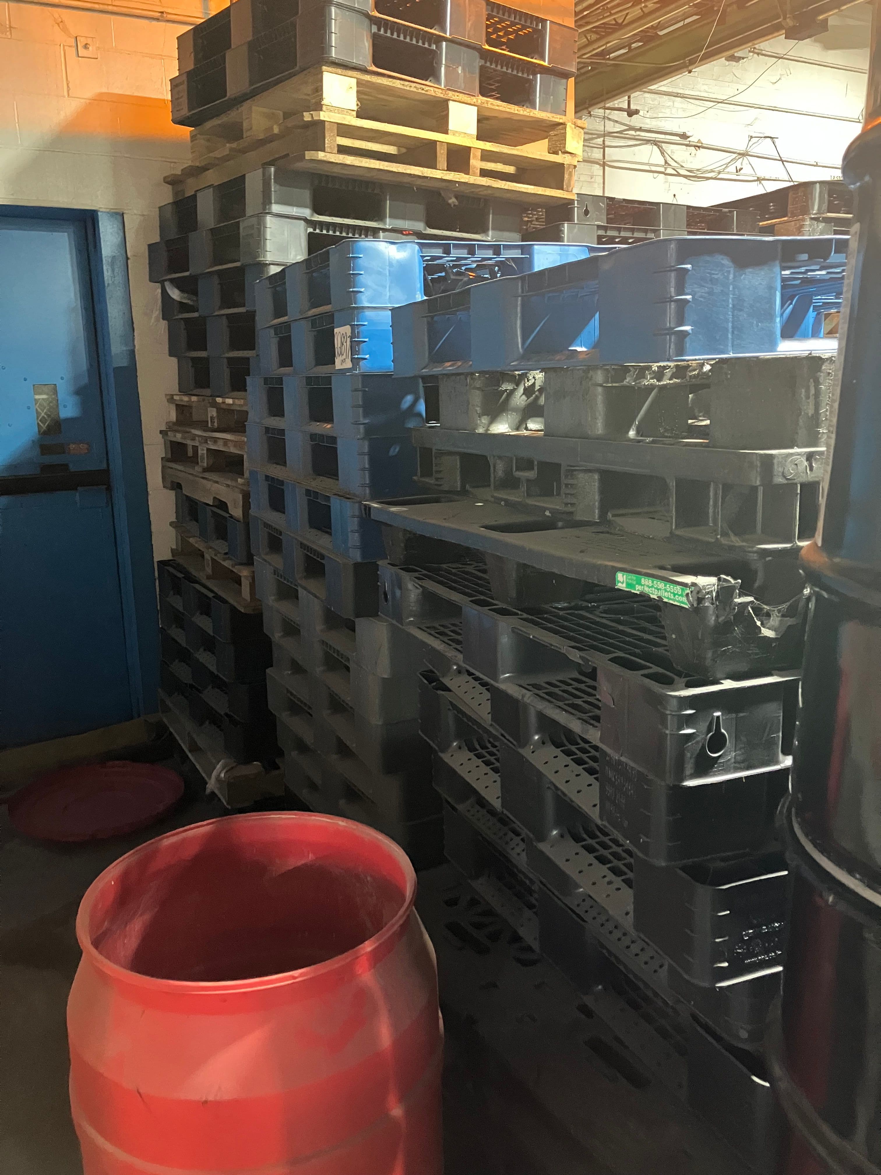 Used 40x48 Plastic Pallets - Cleveland, OH 44108