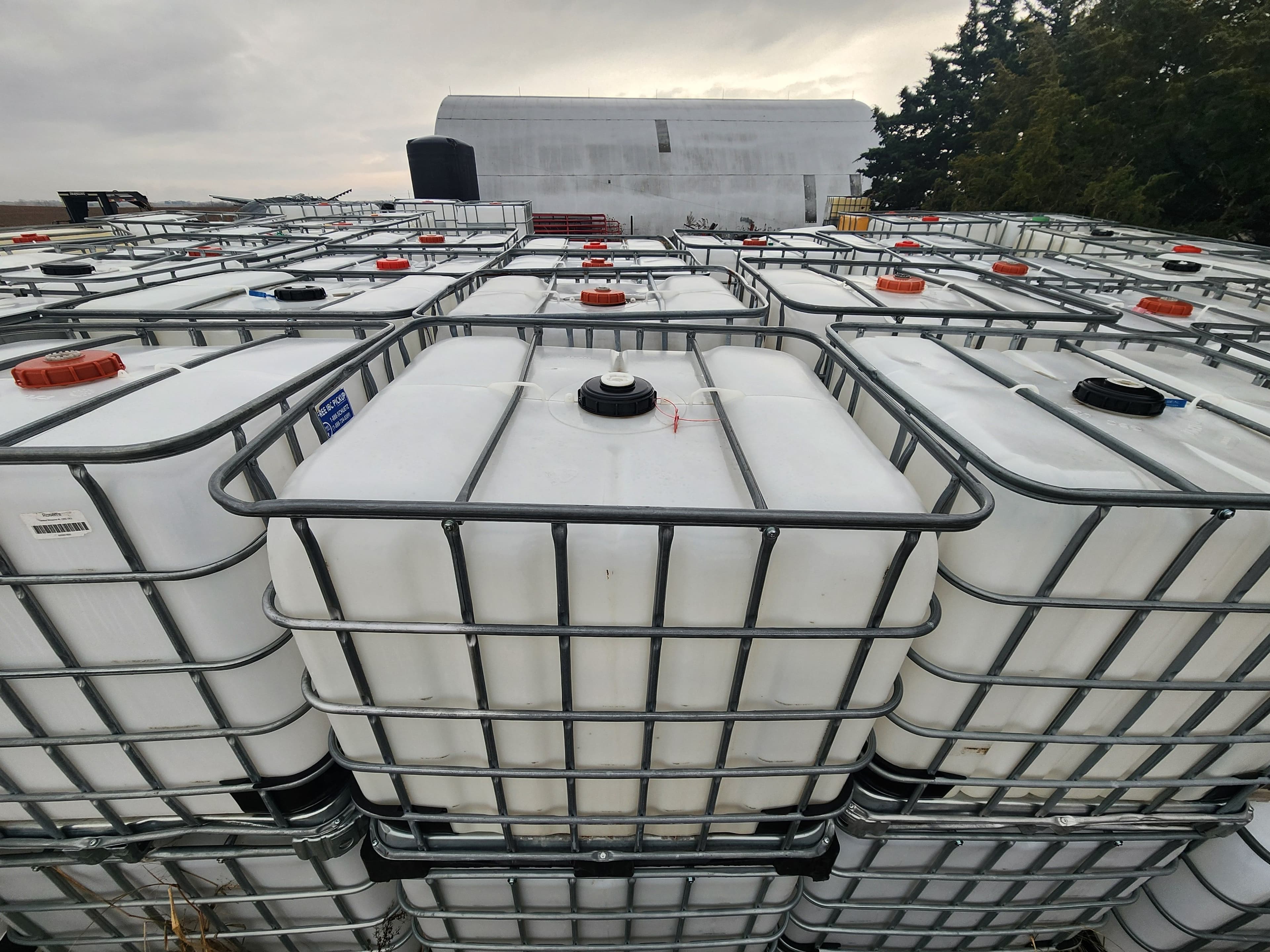 Used 275 Gallon IBC Totes - Bern, KS 66408