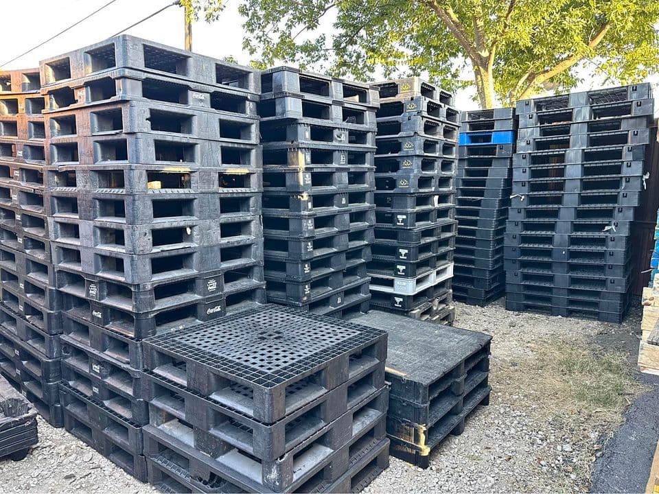 48 x 40 Used Plastic Pallets Stackable - Passaic NJ 07055