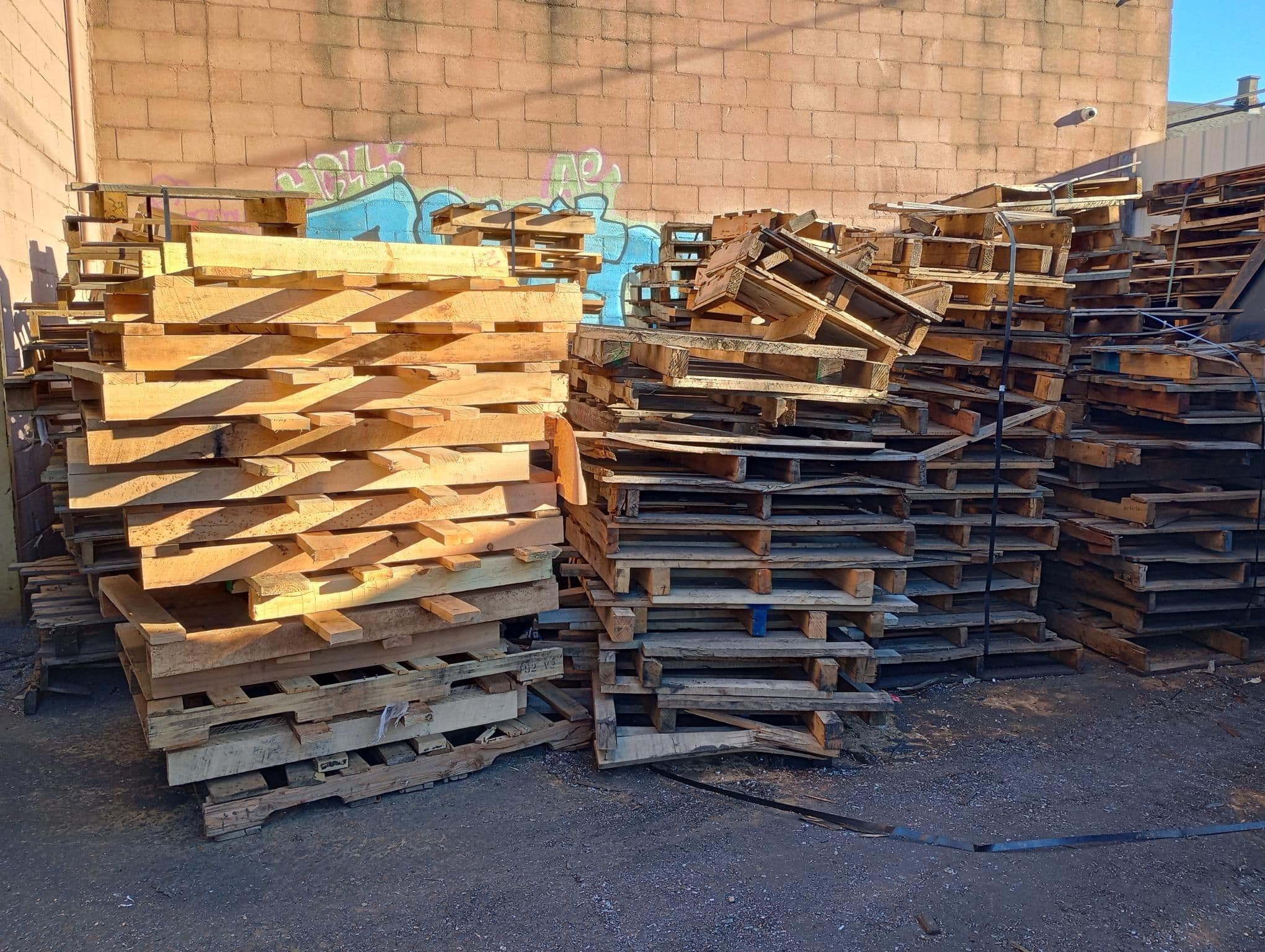Used 48x40 Wooden Pallets - New Orleans, LA 70032