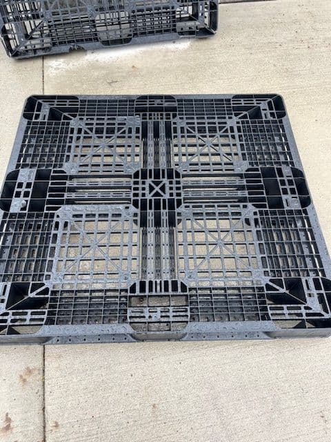Used Stackable Plastic Pallets - Toledo OH 43612