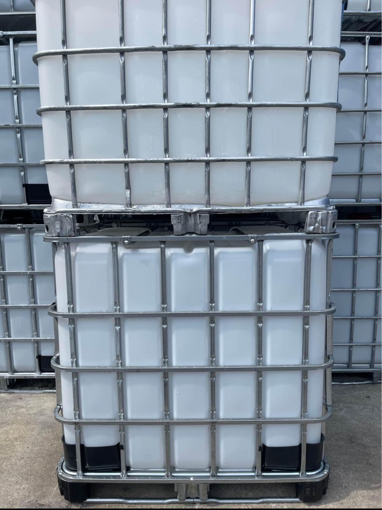 Mix of 275 & 330 Gallon IBC Totes - Broadview, IL 60155