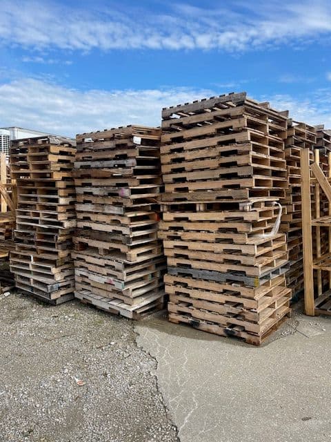 48 x 40 4-way Wooden Pallets - Kansas City, MO 64701