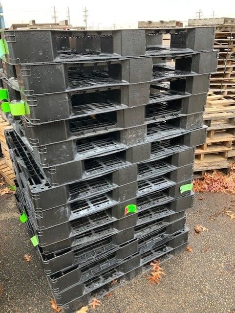 Used 42x42x4.5 Plastic Pallets - Lawrence, KS 66049