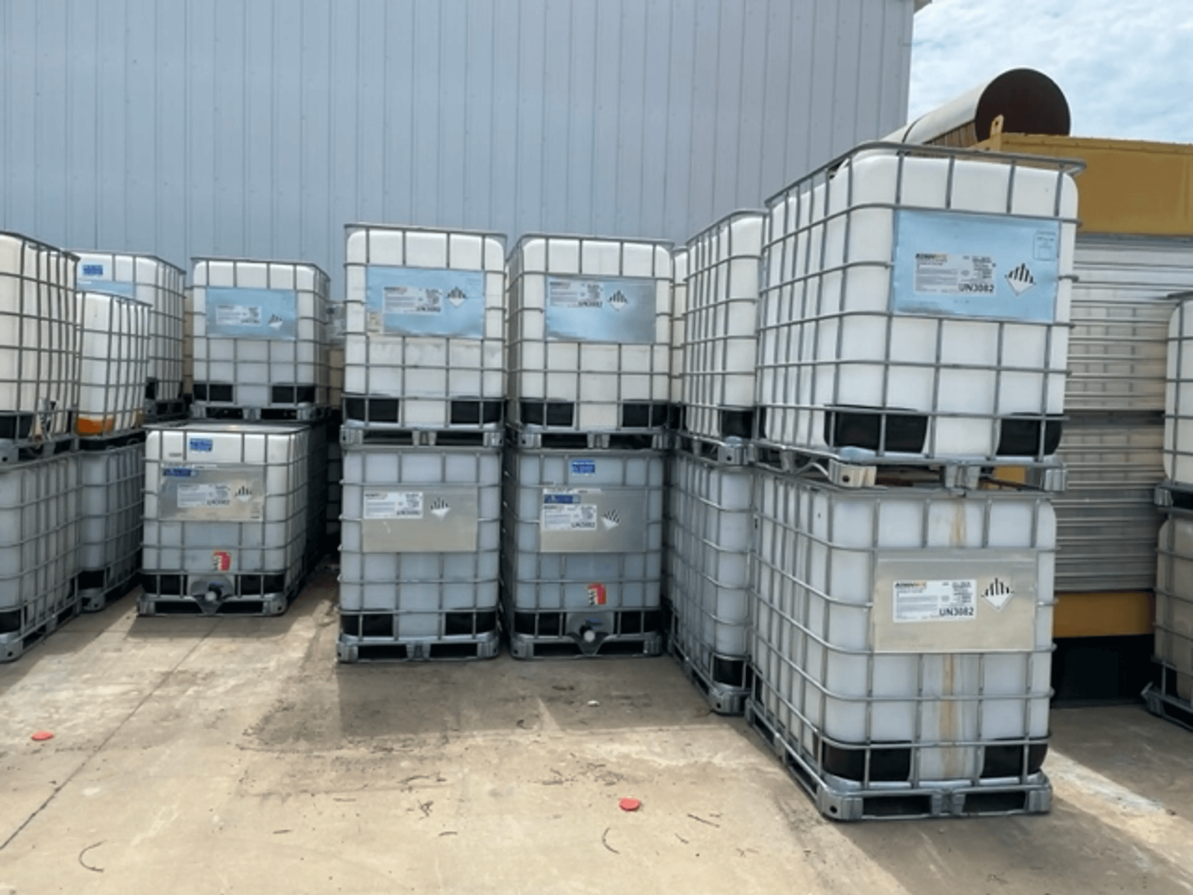 330 Gallon IBC Tote, Used Rinsed, Camlock - Caspiana, LA 71115