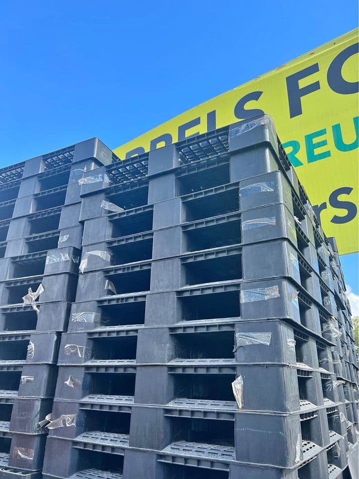 43" x 43" Stackable Plastic Pallets - Hickory, NC 28601