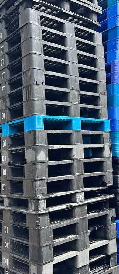 120 x 120 cm Stackable Plastic Pallets - Scarborough ME 04074