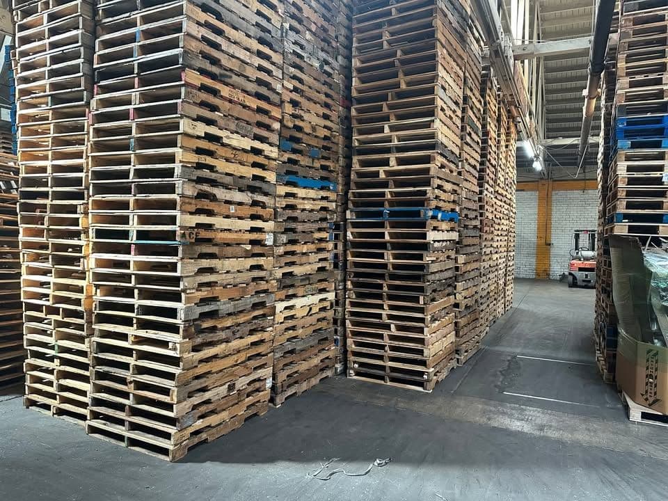 Grade A 48 x40 Wooden Pallets - Oxnard CA 93033