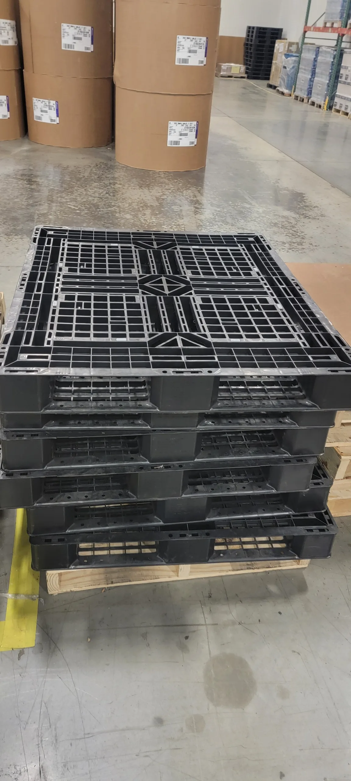 Used 48x40x6 Plastic Pallets