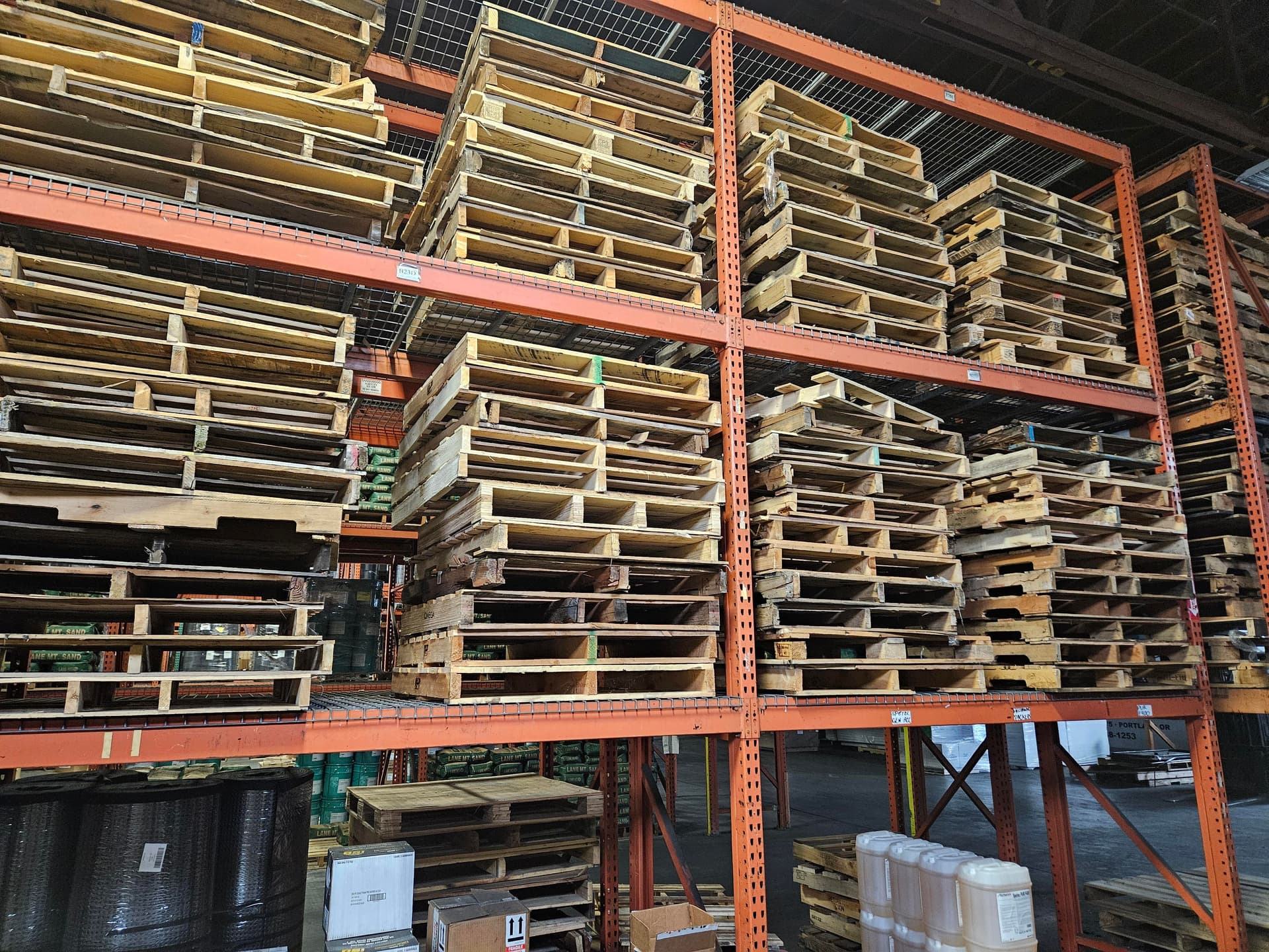 Used 48x40 Wooden Pallets - Saint Paul, MN 55106