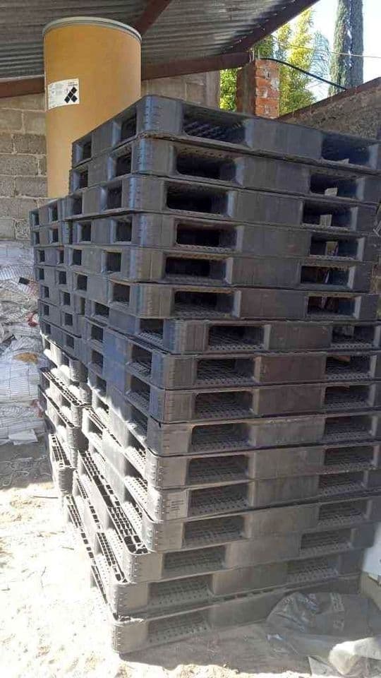 43 x 43 Used Plastic Pallets - Killeen TX 76549
