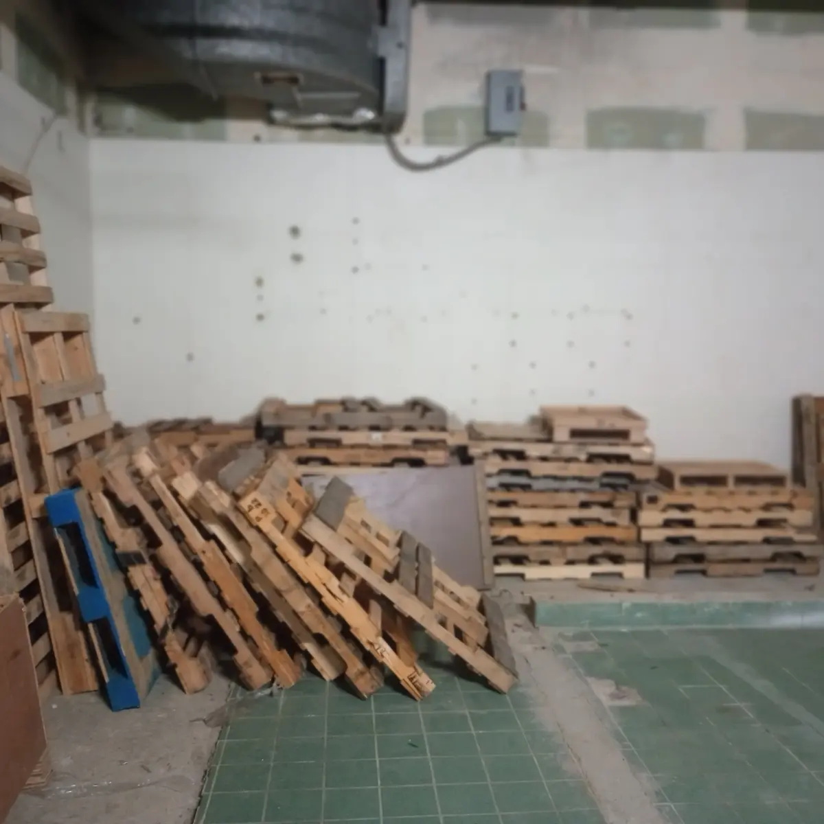 Grade C 48x40x6 2 Way Block Mixed Hardwood Pallets - Schaumburg, IL 60173