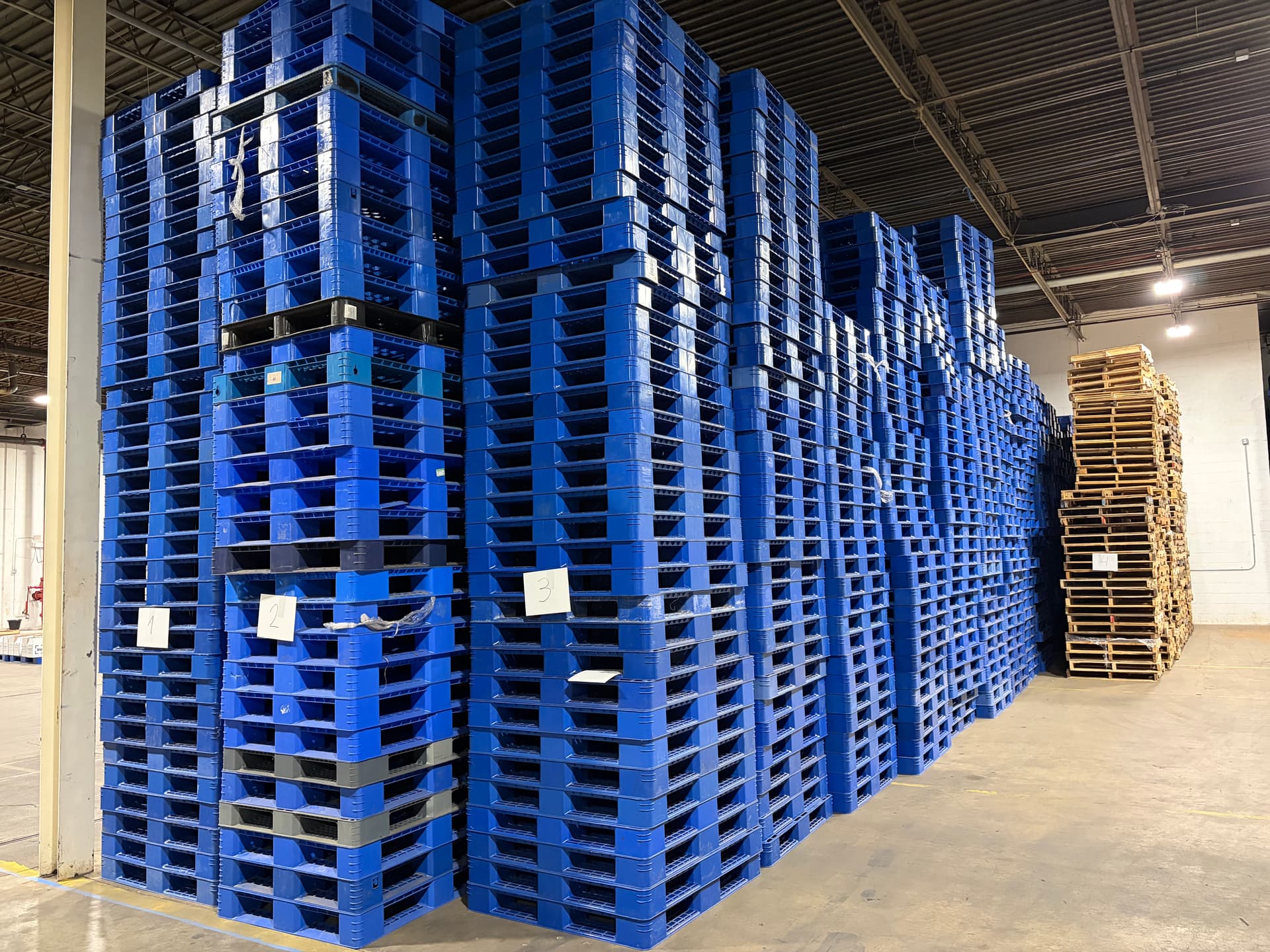 Like New 48x44x5 Plastic Pallets - Yaphank, NY 11980