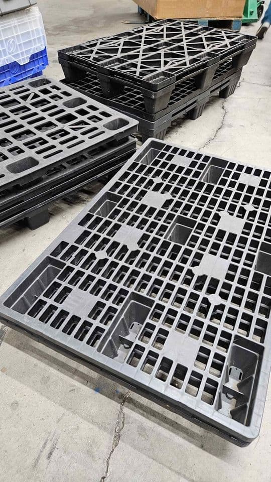 48" x 32" Used Plastic Pallets - London KY 40742