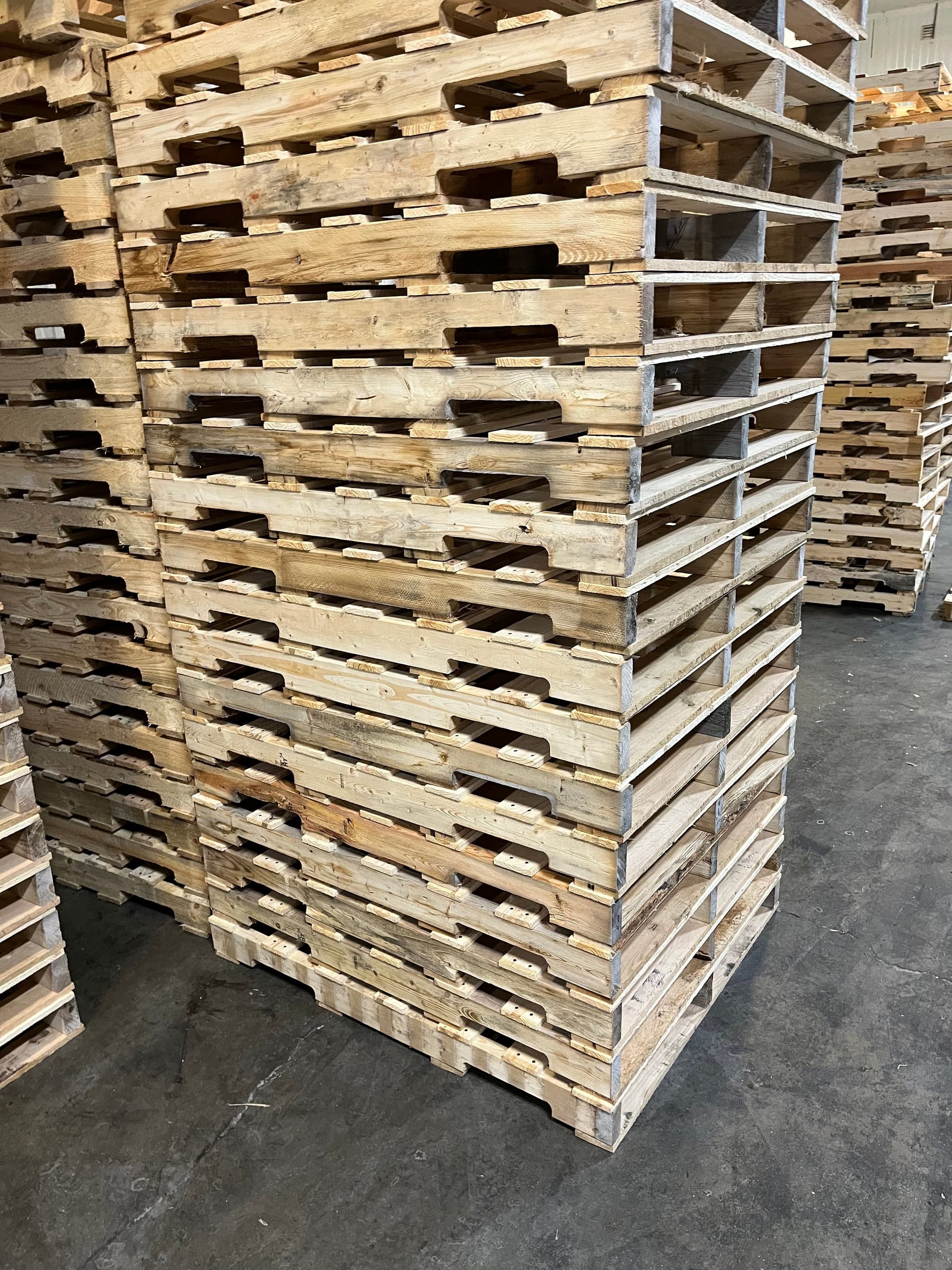 White Hardwood 48 x 40 Grade A HT Pallets - San Antonio TX 78245
