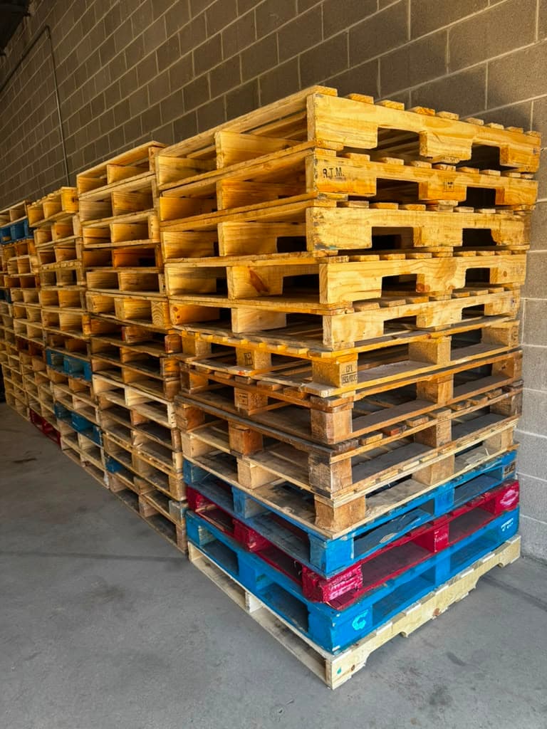 Grade A 48x40x6 4 Way Block Oak Pallets - Wood Dale, IL 60191