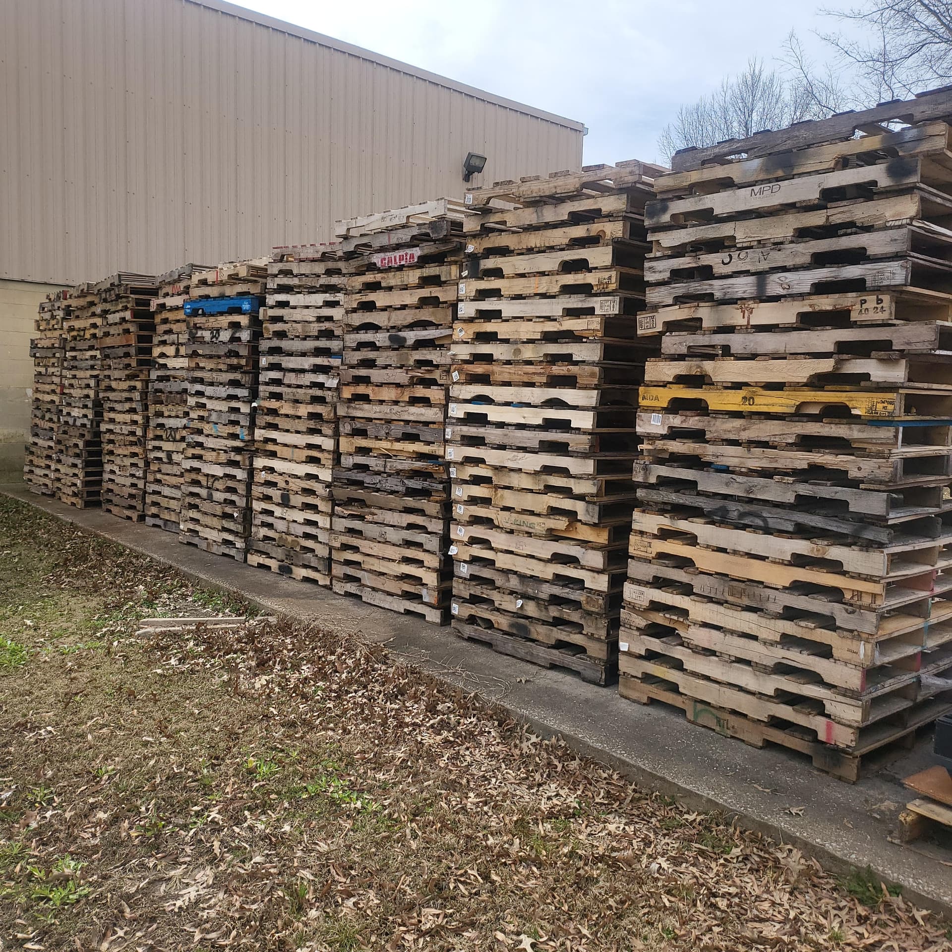 Used 48x40 Wooden Pallets - Yukon, Oklahoma 73099