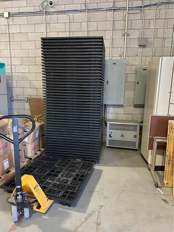 40" x 40" Nestable Plastic Pallets - Sandusky OH 44870