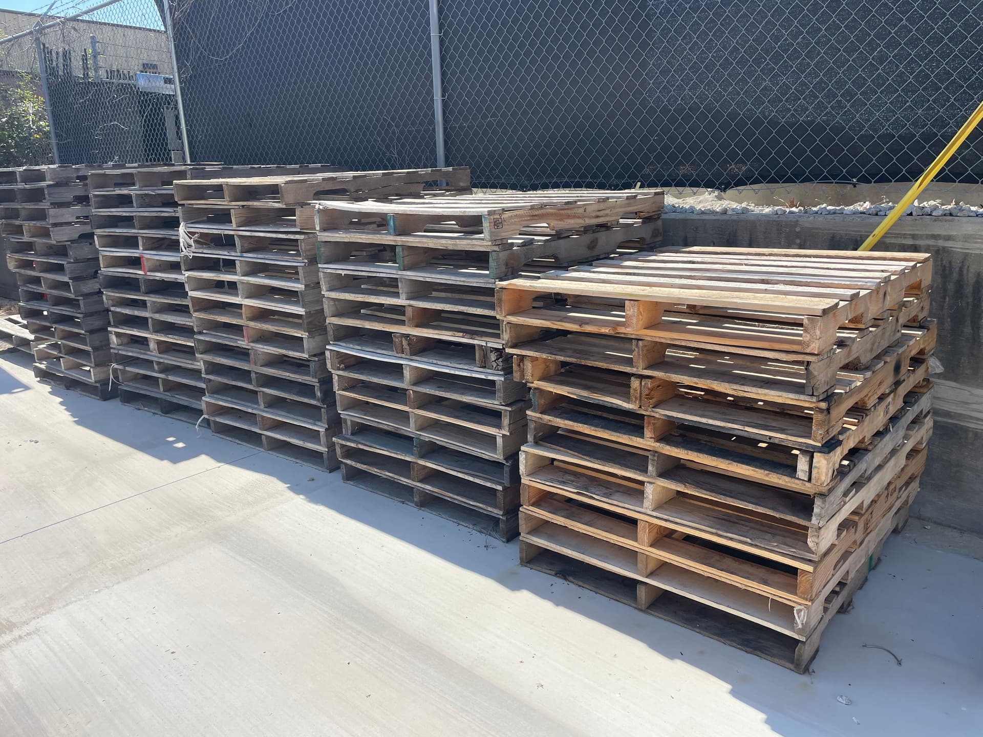 Grade B (#2) 48 x 40 Stringer Used Pallets - Allen TX 75002