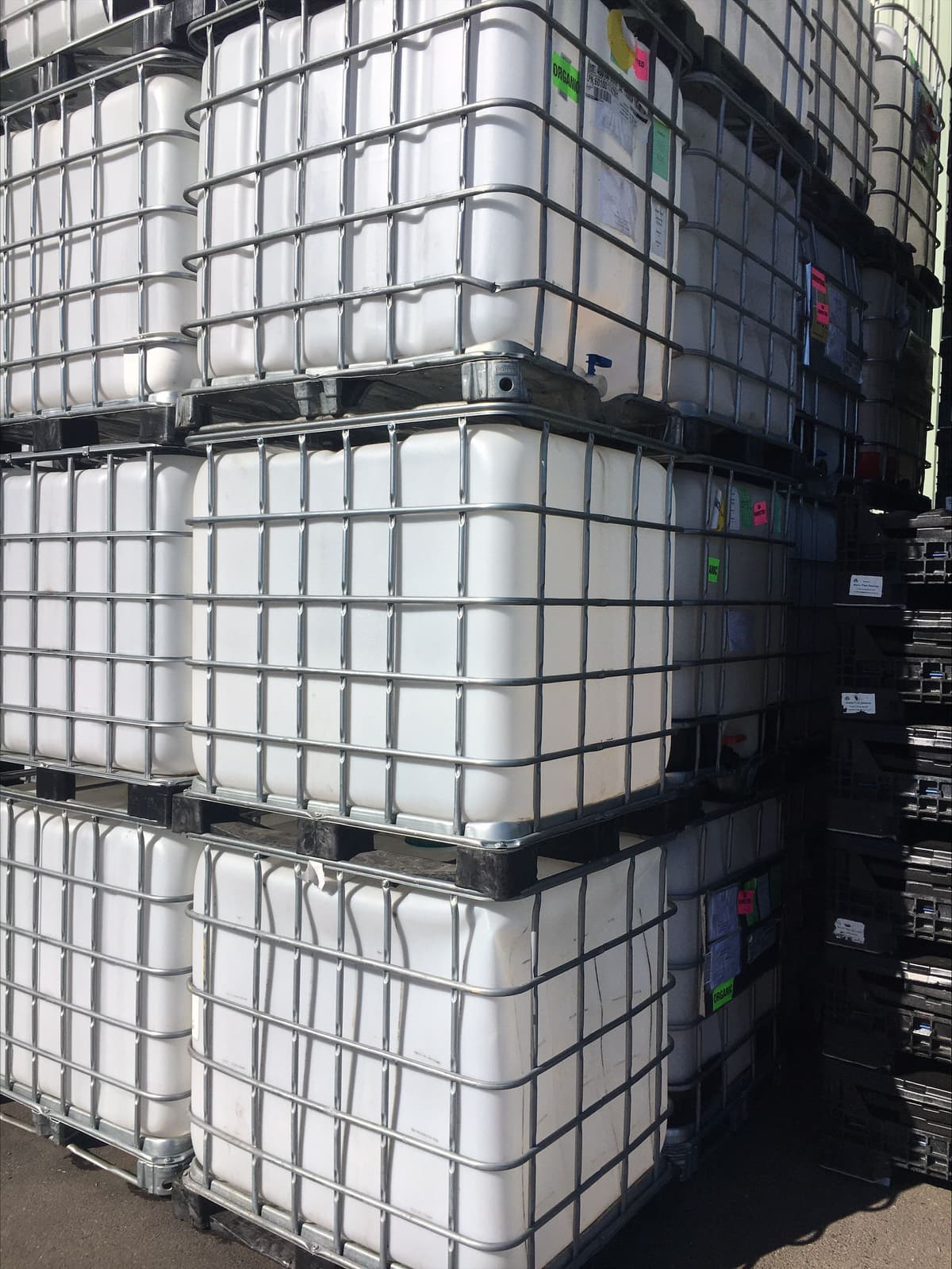 Unrinsed Food Grade 330 Gallon IBC Tanks - Medford, OR 97501