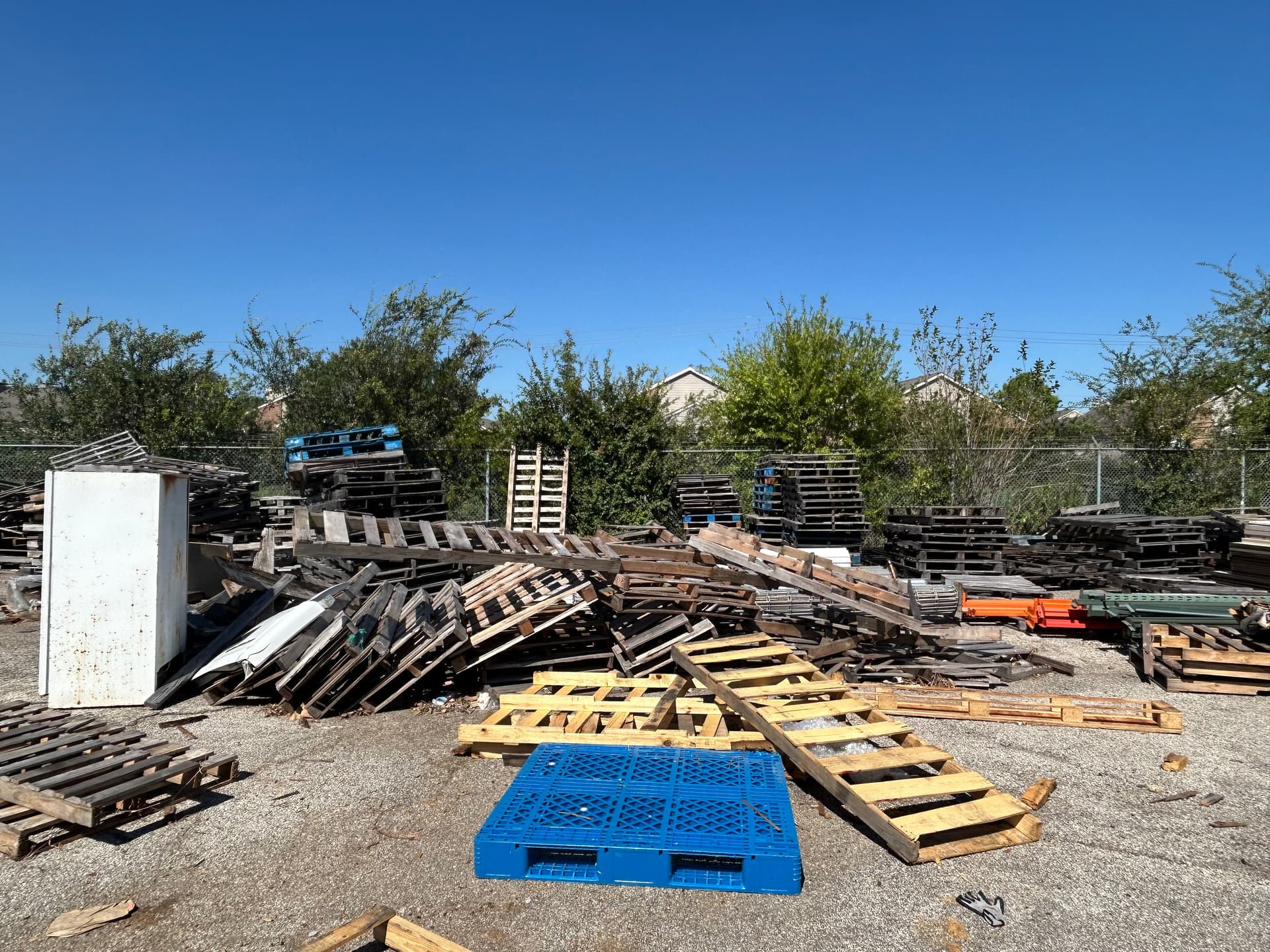 Used 48x40 Wooden Pallets - St.  Louis, MO 63108