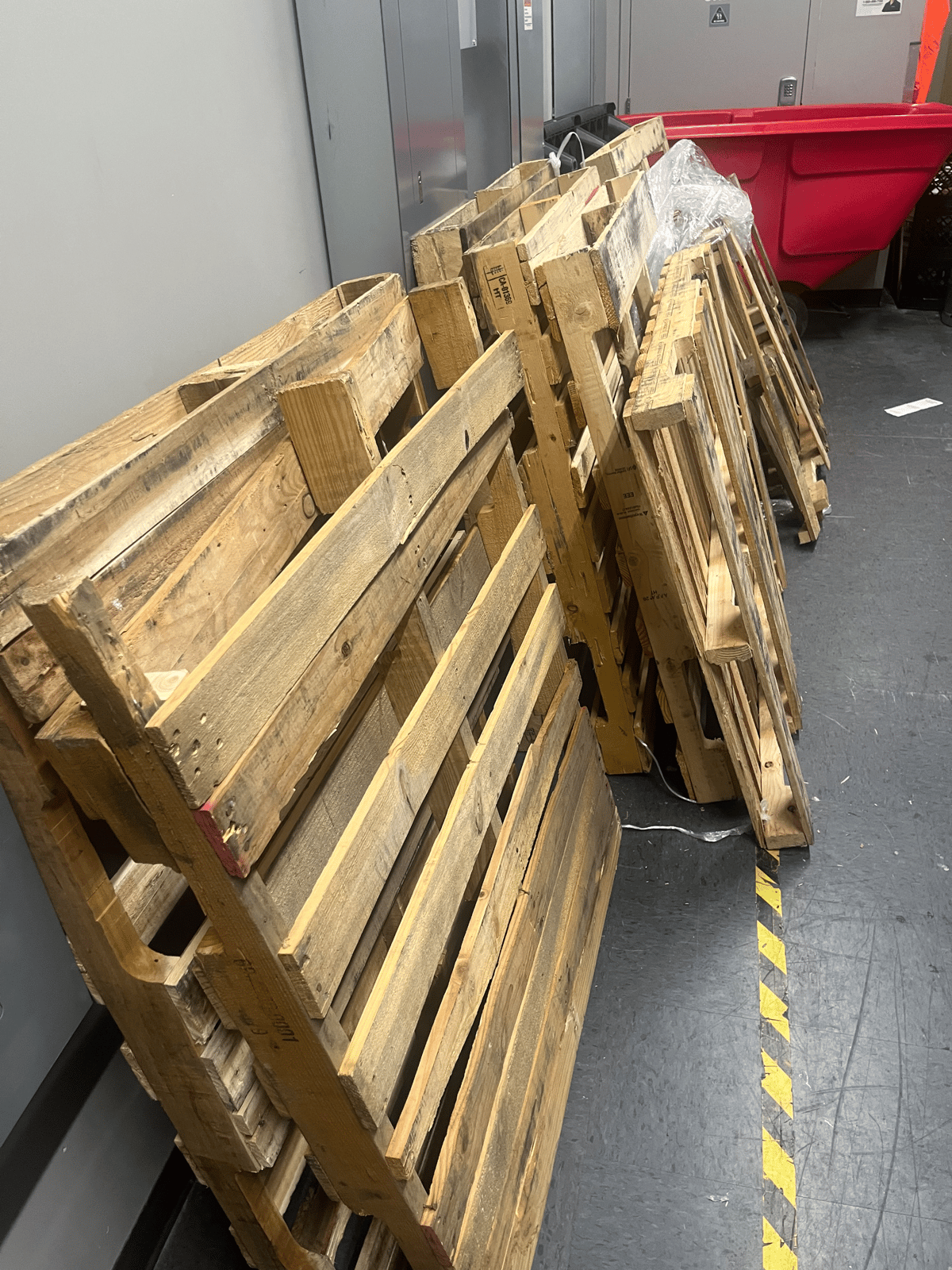 Grade B 48x40x6 2 Way Stringer Oak Pallets - Las Vegas, NV 89123