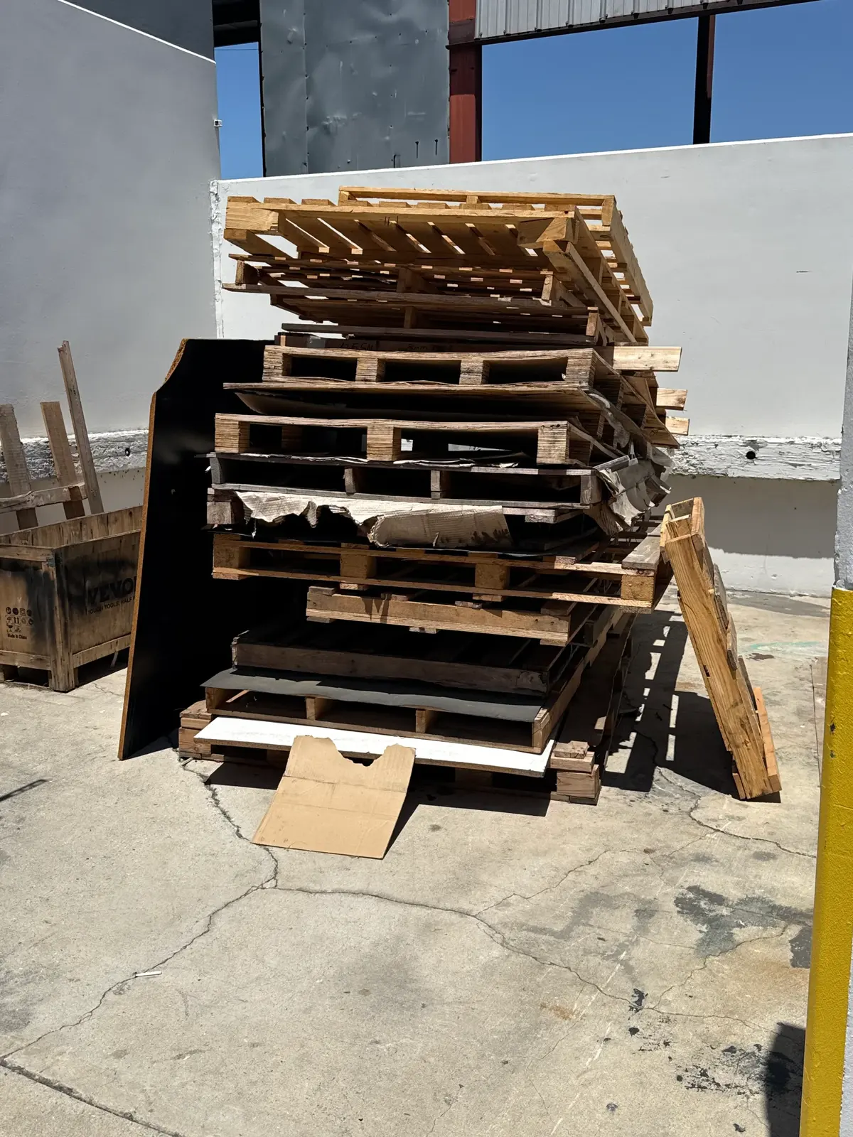 Grade B 2 Way Mixed Softwood Pallets - Gardena, CA 90248