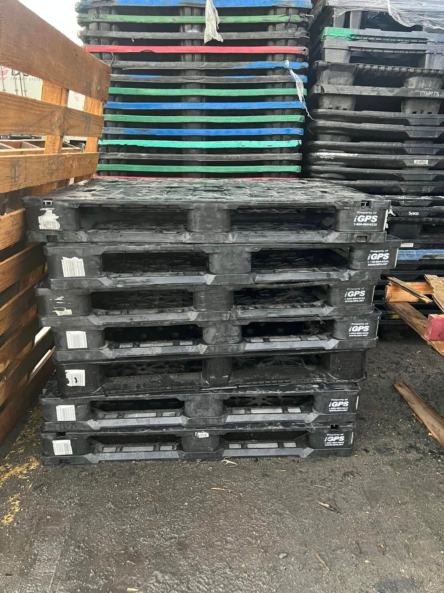 Used 48 x 40 Plastic Heavy Duty Block Pallets - Miami FL 33175 