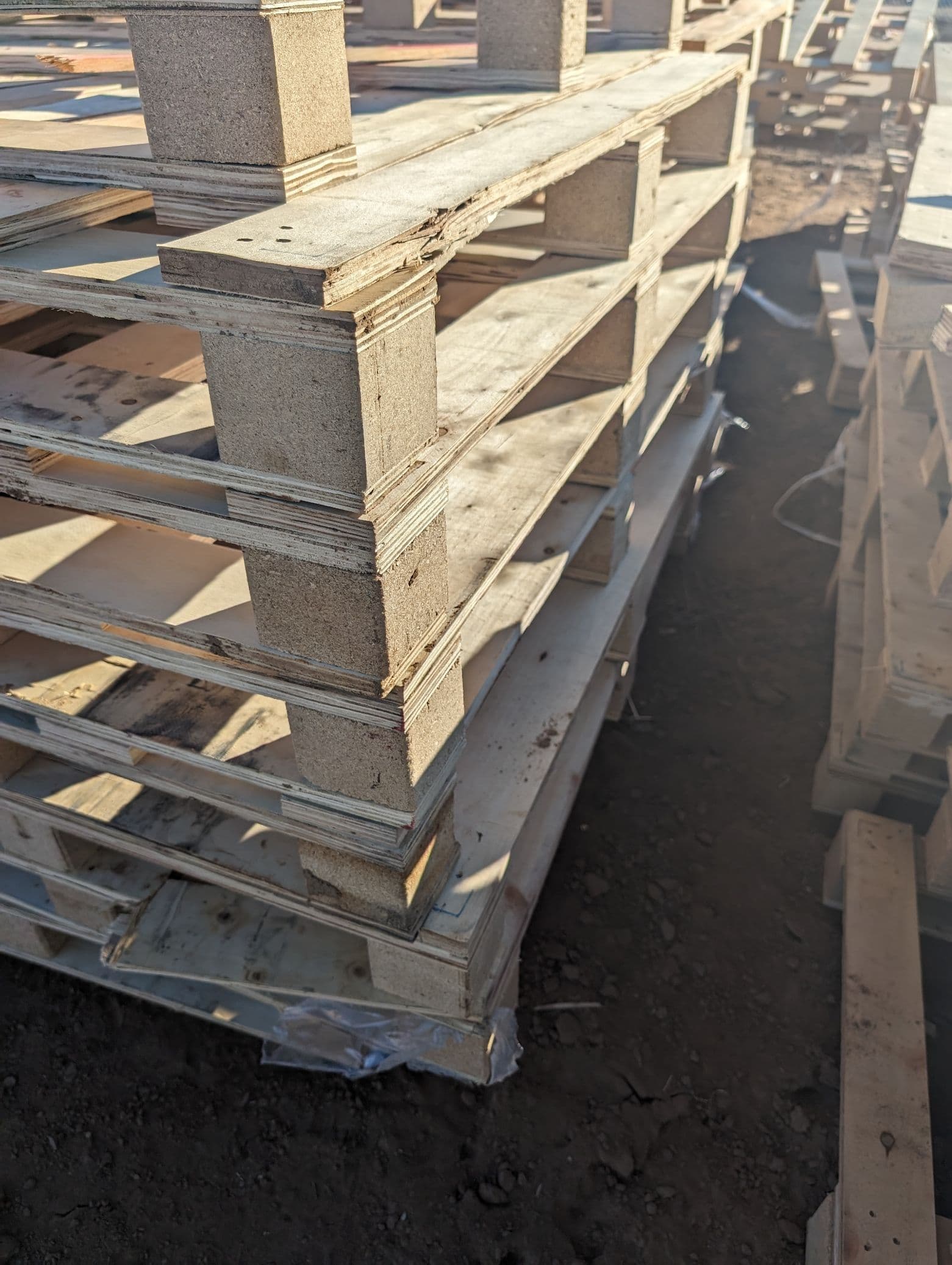 Used 84Lx45W Solar Pallets - Englewood, CO 80112