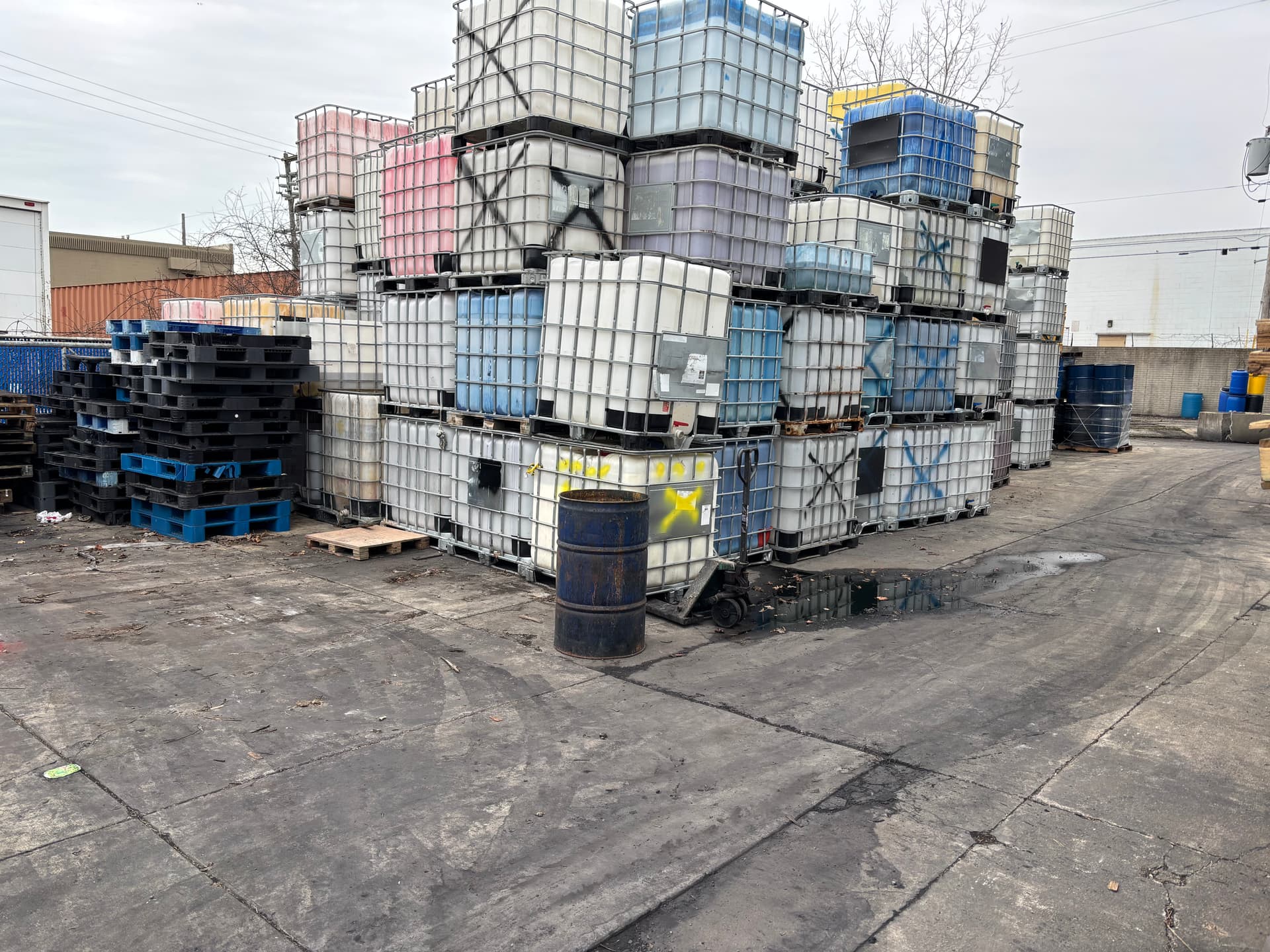 Damaged 48x40x46 IBC Totes - Milwaukee, WI 53226