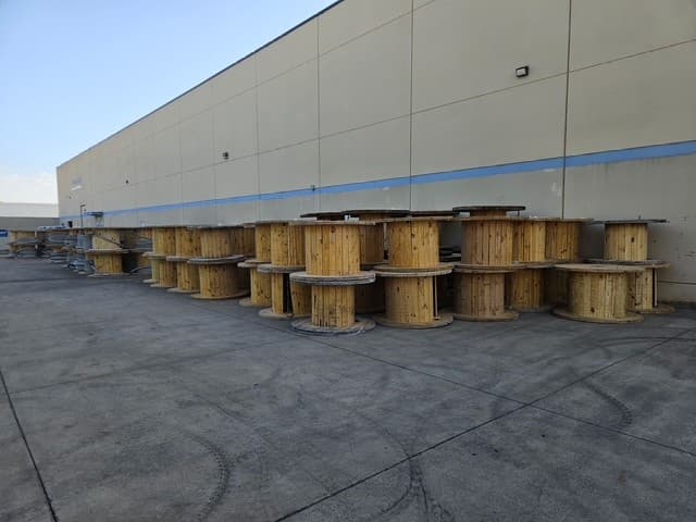 Used 72x40x45 Solid Wood Wooden Spools - Fort Worth, TX 76155