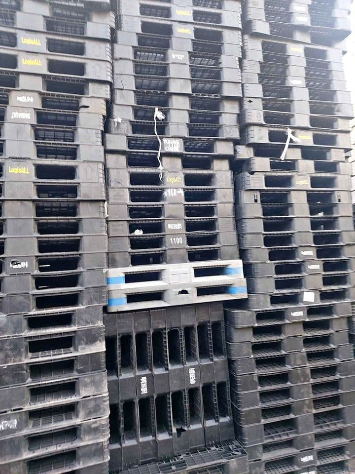 43 x 43 Used Plastic Shipping Pallets - Miami FL 33186