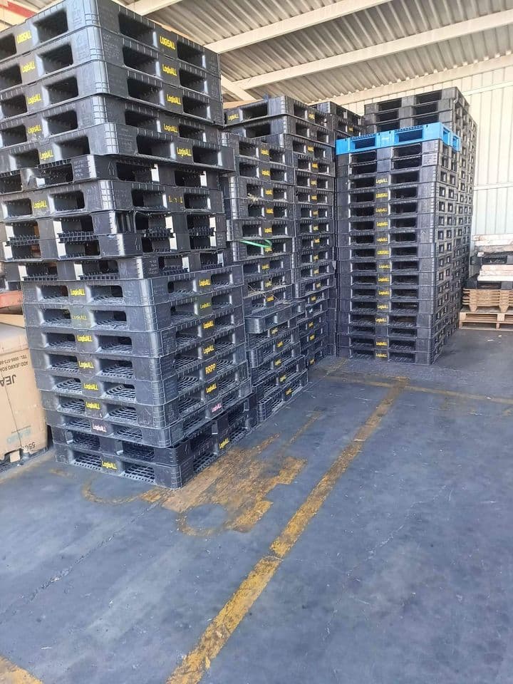 110 x 110 x 15 cm Plastic Pallets - Essex Junction VT 05452