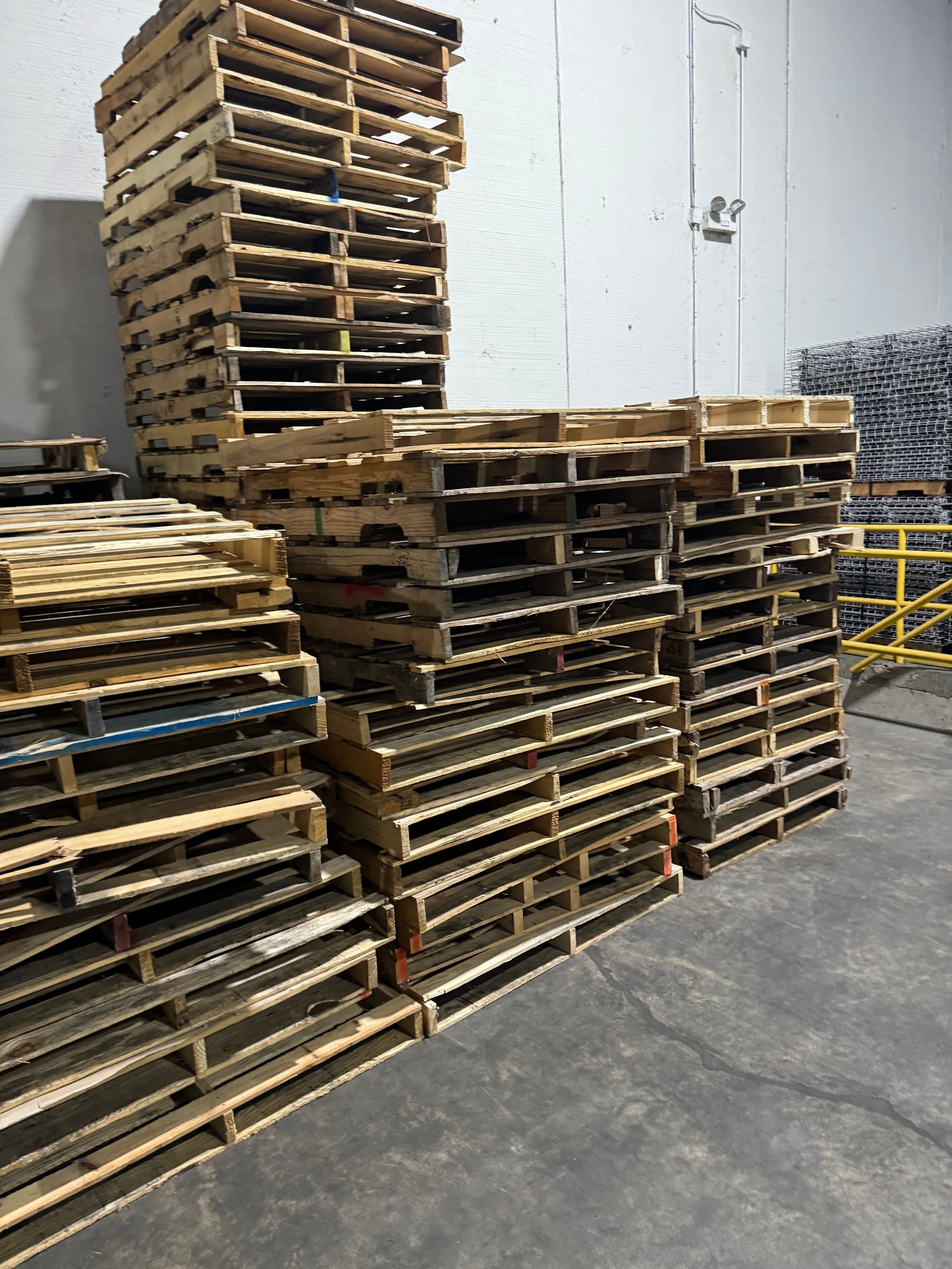 Used 42x42 Wooden Pallets - Alsip, IL 60803