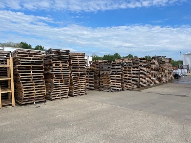 48 x 40 4-way Wooden Pallets - Kansas City, MO 64701 - Image 2