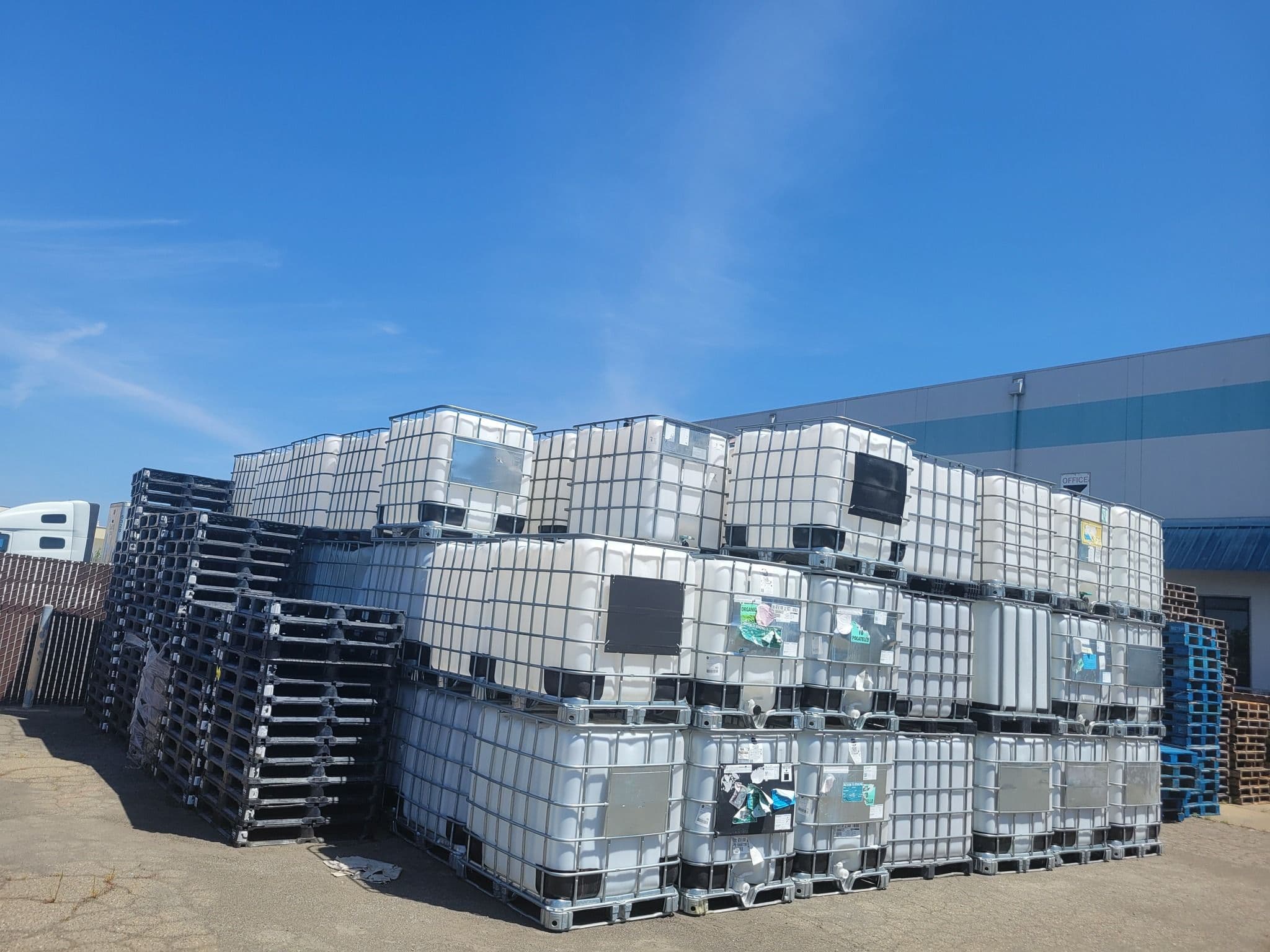 Used 275 & 330 Gallon Food Grade IBC Tanks - Santa Rosa, CA 95401