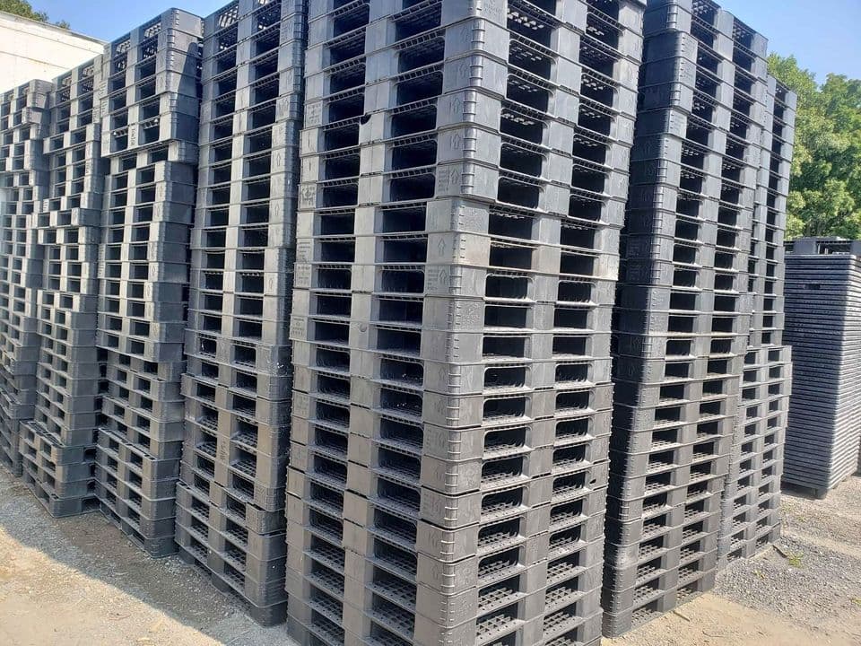 New 43" x 43" Plastic Pallets - Pittsfield MA 01201