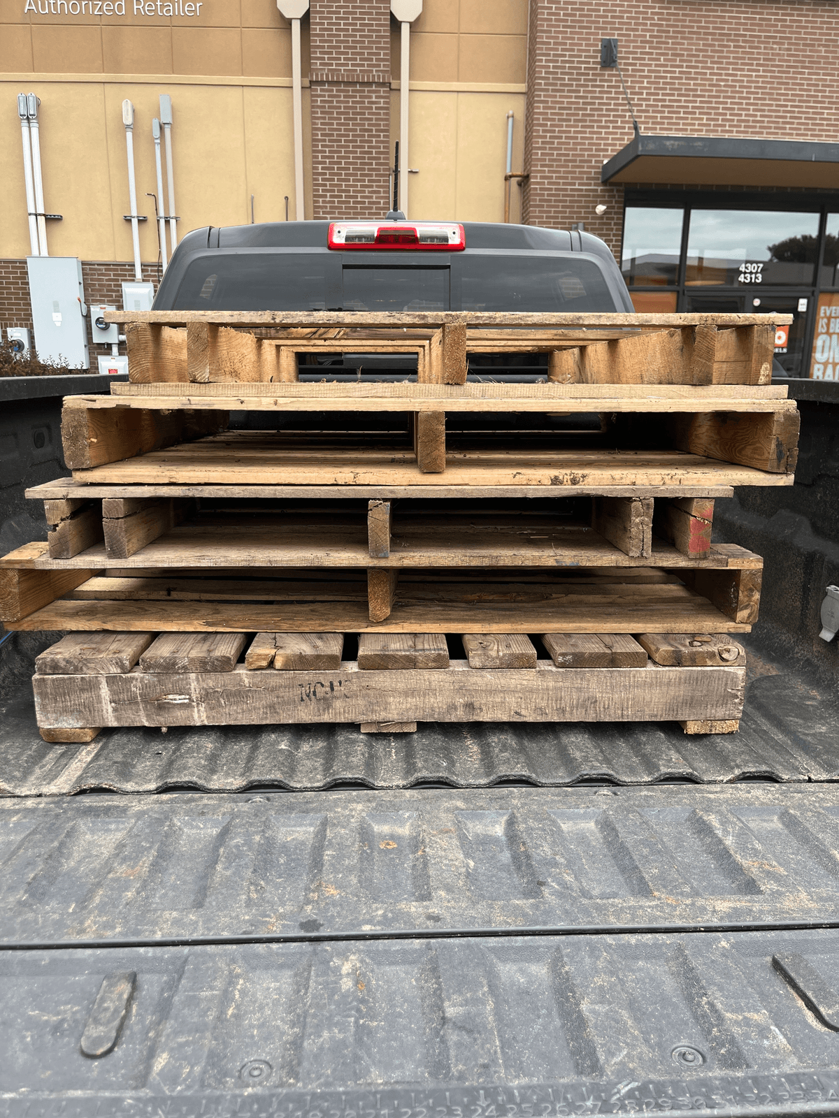 Grade B Pallets - Kettering, OH 45409