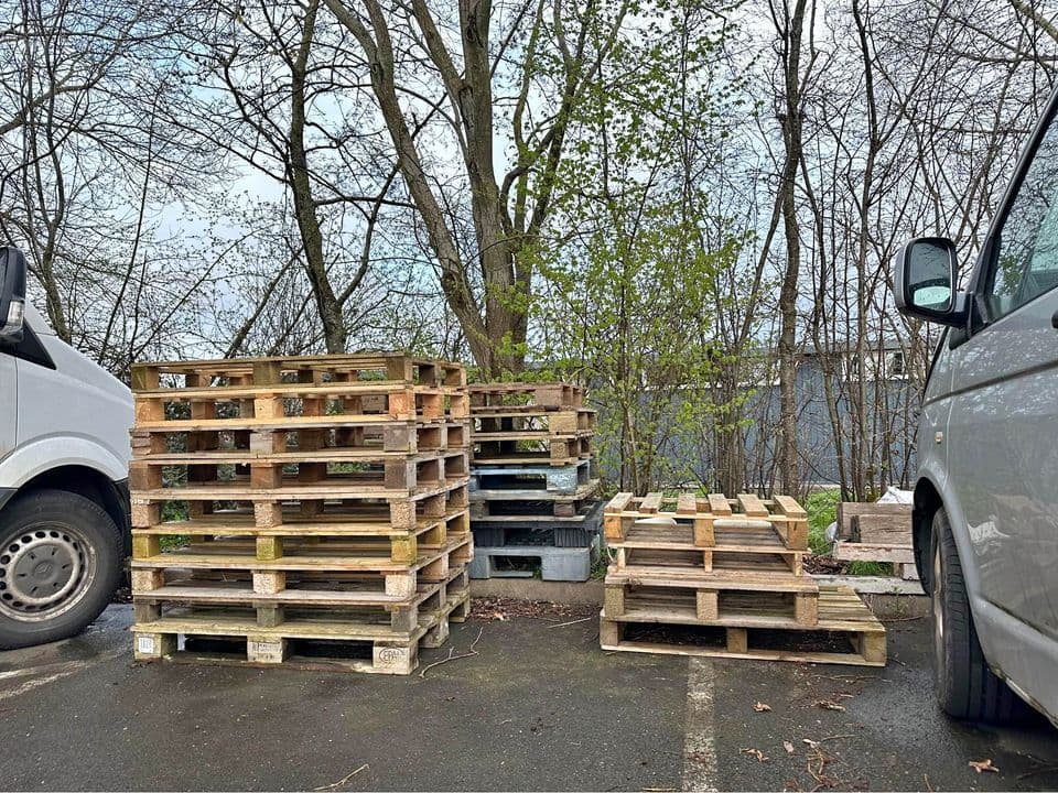 48 x 40 Used 4-Way Standard Block Pallets - Auburn ME 04032